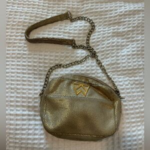 Original Kelly Wynne Crossbody Bag In Gold